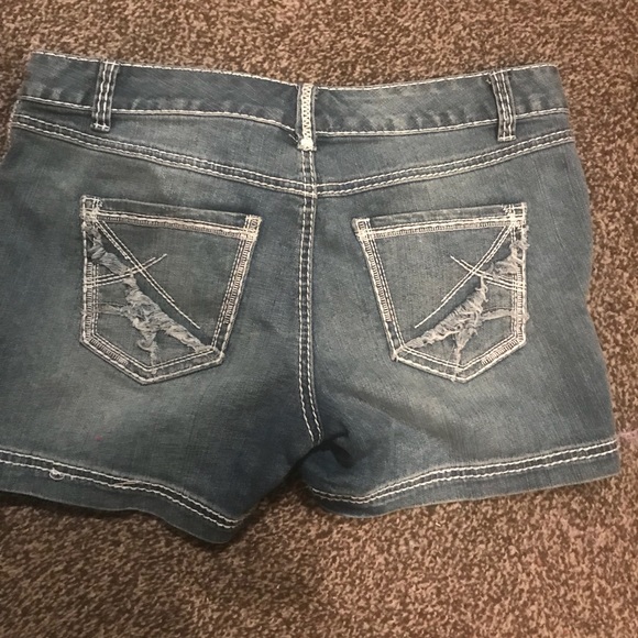 Maurice’s denim shorts - Picture 2 of 3
